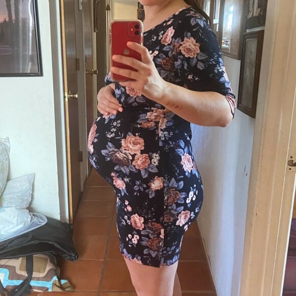 ✨✨✨ Host Pick ✨✨✨
PinkBlush Navy Floral Fitted Maternity Dress - Picture 5 of 9